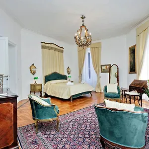 Prestigious Via Veneto , Rome Italy